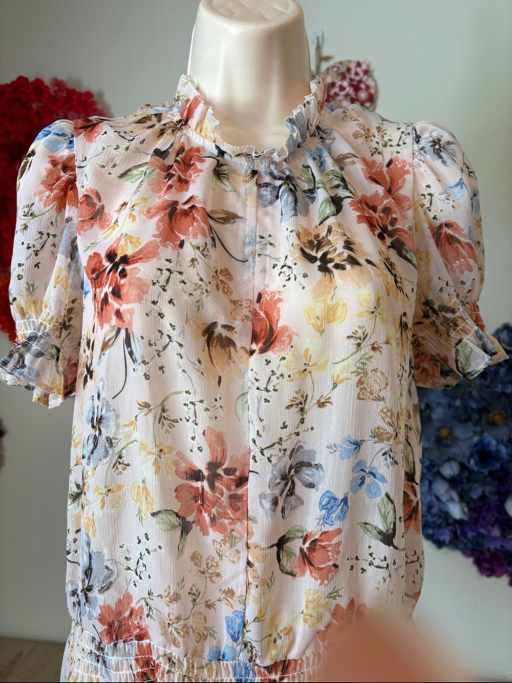 Olivaceous Sheer Chiffon Puff Elastic sleeve and waist blouse - Picture 3 of 10